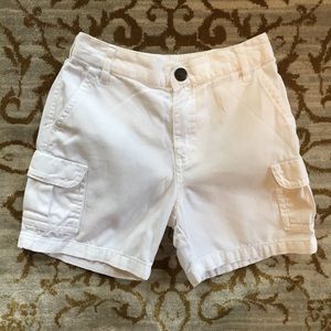 Boys size 3T kitestrings white shorts.